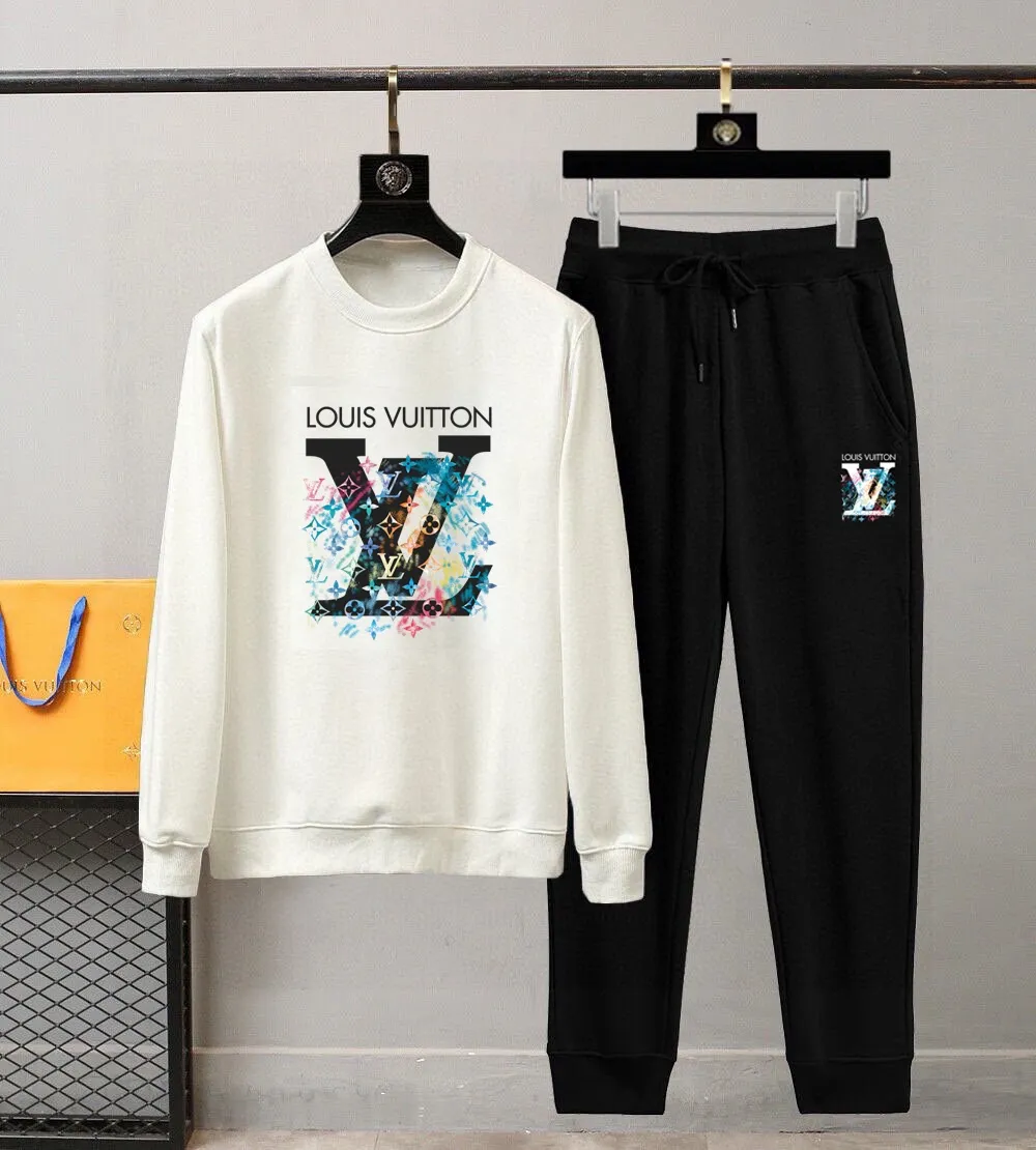 🅿️380 direct batch [LV Louis Vuitton] (Fat Man Gospel) hot-selling suit is coming. Focus on the original version of the official website. 2025 new hot-selling sweatshirt suit. The original order is the best. 🇭🇰The meticulous work of top designers. Just for a fitting and perfect upper body effect. 100% natural high-quality Roman cotton, close-fitting comfort, noble and elegant! Original hardware embodies elegance and nobility! Counter size: M-5XL (maximum wear up to 220 pounds)